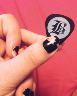 Manoverbxard:  Caught Oshie’s Pick At The Barricade For Beartooth 😍