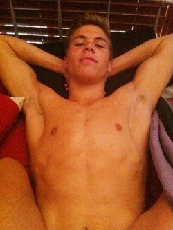 naughtyhotaussieguys:  Aussie boy in the middle of sex ;)  http://naughtyhotaussieguys.tumblr.com