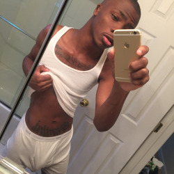 kingdre022:  Just so fuckin sexy 