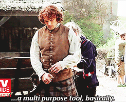 burningwithlove:  Sam Heughan on the benefits of wearing a kilt. 