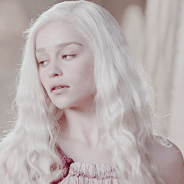claraoswn: All Daenerys wanted back was the big house with the red door, the lemon  tree outside her window, the childhood she had never known.  