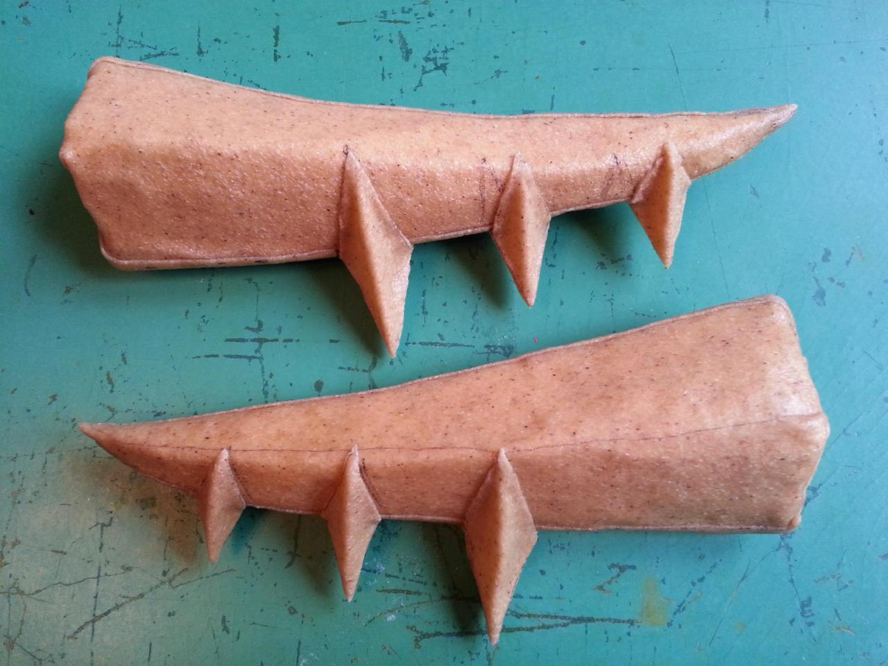oshleycosplay:  Working on the Scourgestalker hunter armour set (tier 8) from World
