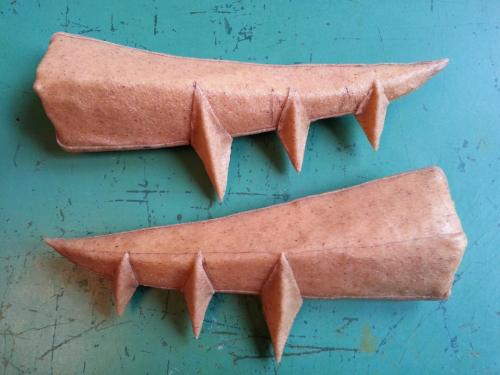 oshleycosplay:  Working on the Scourgestalker hunter armour set (tier 8) from World of Warcraft for my third cosplay. Here are some late cosplay pics of my Worbla progress!Check out my Facebook page for more current and up-to-date Facebook progress @