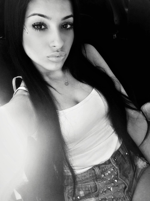 shesbombb:  http://rihannaswifey.tumblr.com/ ig: @alehxsuh 
