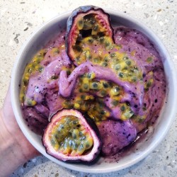 wolfnanaki:shrrrr1mp:emwellness:Organic blueberry and homegrown passion fruit banana ice cream. Vegan? Of course ✅  I literally though this was a bowl of some sort of horrific newborn amphibian alien life form from a horror movie  