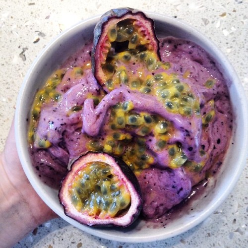 wolfnanaki:shrrrr1mp:emwellness:Organic blueberry and homegrown passion fruit banana ice cream. Vegan? Of course ✅  I literally though this was a bowl of some sort of horrific newborn amphibian alien life form from a horror movie    I was thinkin about