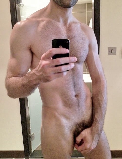 hotmales-n-stuff:  Guy with iPhone porn pictures