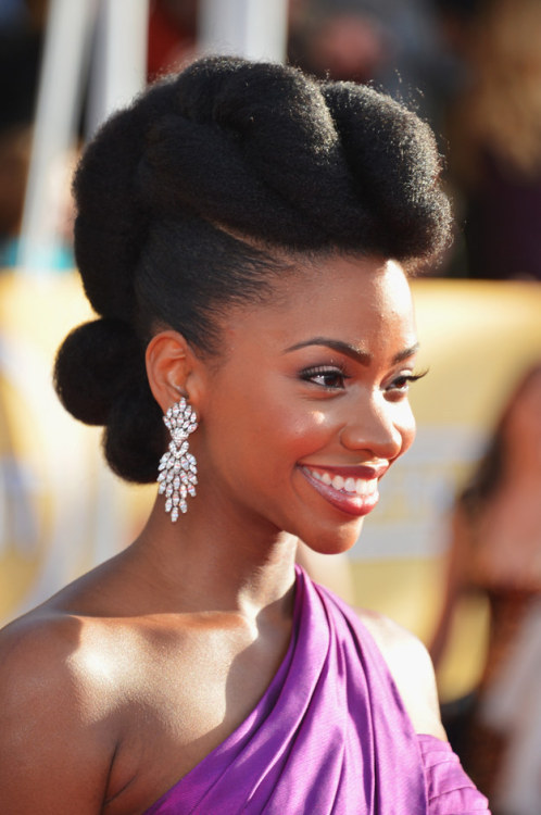 bigblackdong4u:  heavenrants: Teyonah Parris Has The Flyest Hair On The Red Carpet I’m in love. Watching Chiraq again because of her.