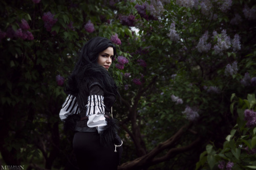 Witcher: Wild Hunt“Under the lilac tree…”Toph as Yenneferphoto by me