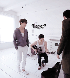 When Jonghyun cracks a note 