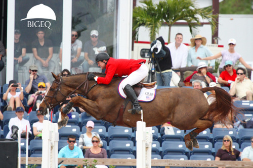 #tbt Sapphire &amp; @mclainward; people in the background tho (swipe thru) #longdistance #horses