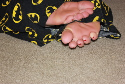 (via NaNaNaNaNaNaNaNa Feet and Pajamas!) Do