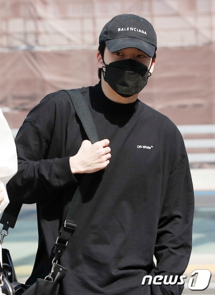 [220420] ATEEZ’s Yunho @ Incheon Airport, departing for Europe 