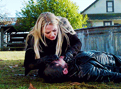 stydiaislove:  Hook and Emma - 5x20 “Kansas” 