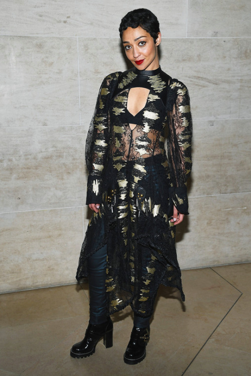 gael-garcia:Ruth Negga arrives at the Louis Vuitton show (Paris Fashion Week, 3 October 2017)