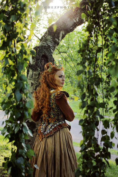 vic-of-thor:sewpoke:Anna Henrietta, Duchess of ToussaintThe photographer is chezphotocosplayfrom The