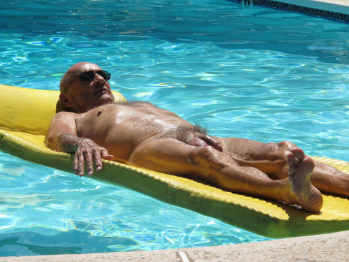 luvgraymen:  Hot Damn, Daddy is sexy