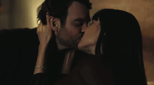 A Guide To Charlie Cox's Kissing Method: