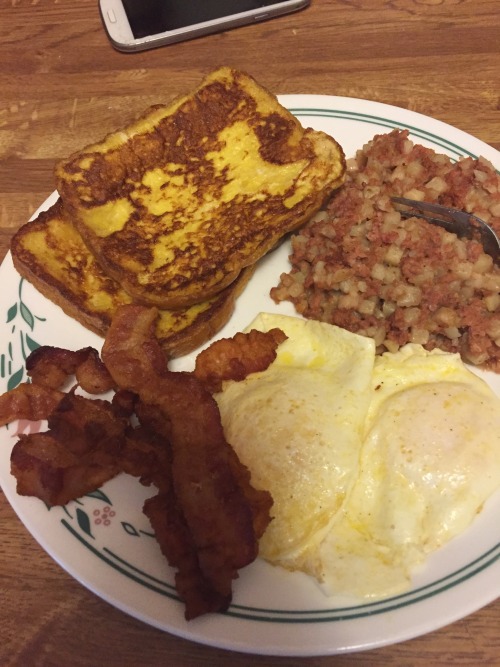 intriguedromance:  11-11-1992:  intriguedromance:  11-11-1992:  intriguedromance:  Breakfast 😋 Side note: I don’t put my syrup on until after everything else is gone. Don’t like it touching the rest of my food 😖  Can I come get a plate? That