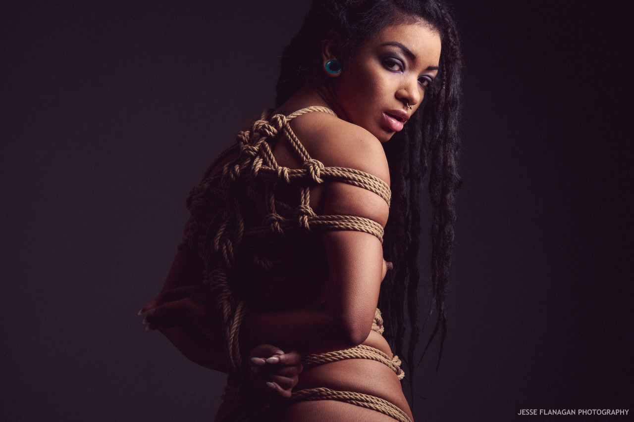 dollyviciousofficial:  Rope by Dallas KinkPhoto by Jesse FlanaganModel- Dolly Vicious