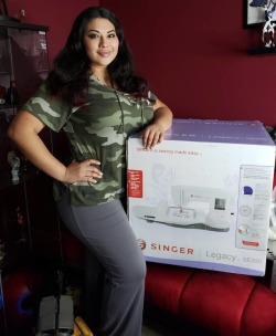 ivydoomkitty:  My @singersewingcompany Legacy SE300 came in and I couldn’t be happier! I can’t wait to sew and embroider so many projects this year!  #singer #singersewingmachine #maker #sewing #creative #sewingmachine #embroidery #cosplaywithsinger