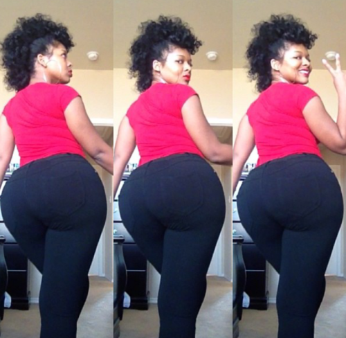 bootyful-curves:  Sultry Simone