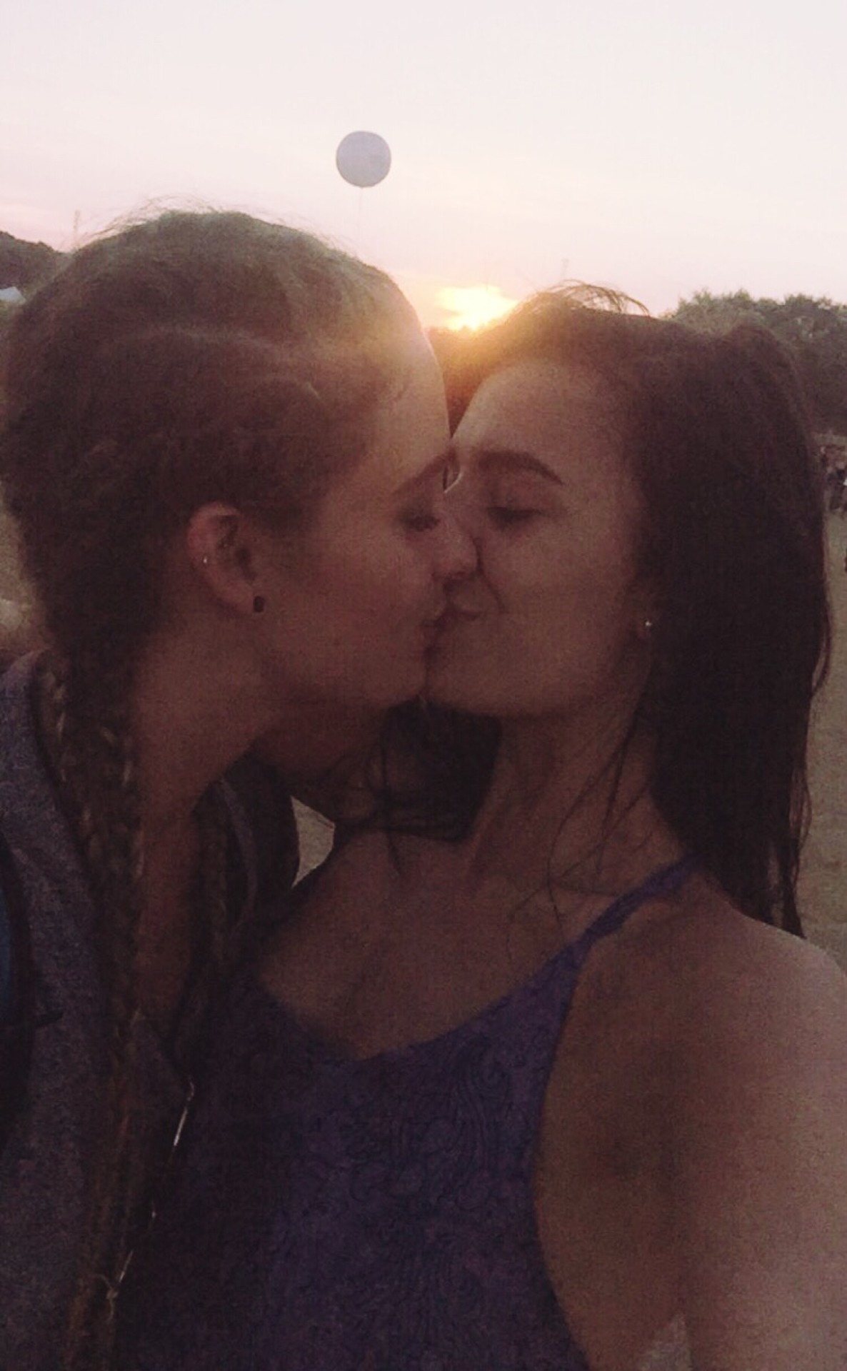 the-inspired-lesbian:  The only lesbian app you need! Find yourself a Gal Pal 👭 