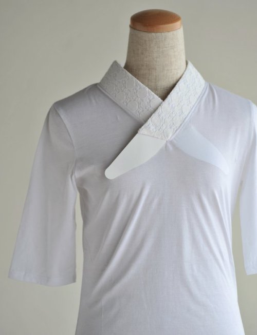 Fake juban top, seen on Nanaoh at 8,640円 This mock up juban looks very handy but I find it quite exp