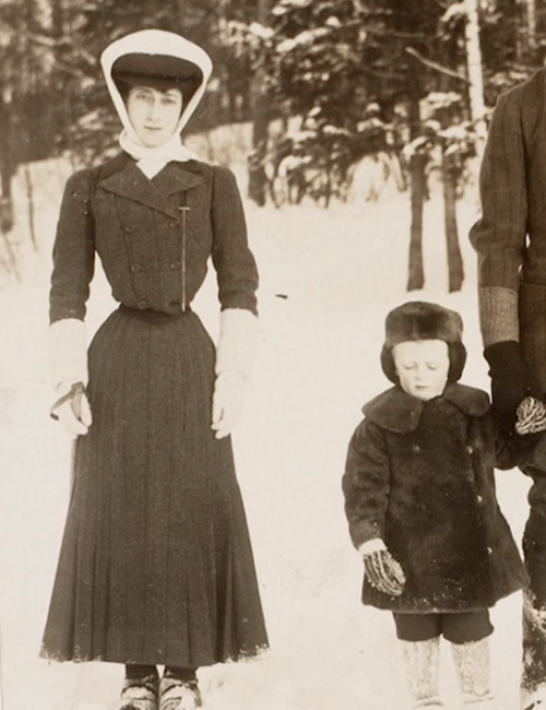 A glimpse into Queen Maud’s winter sport attiresRow 1: January/February 1907. A very early skiing ou