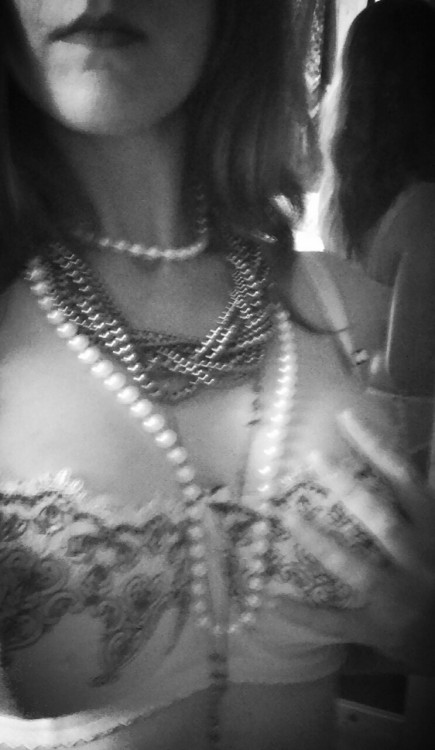hazeleyes2012: angelvenetianrose: Pearls and lace……… Theme: Black &amp; Whi