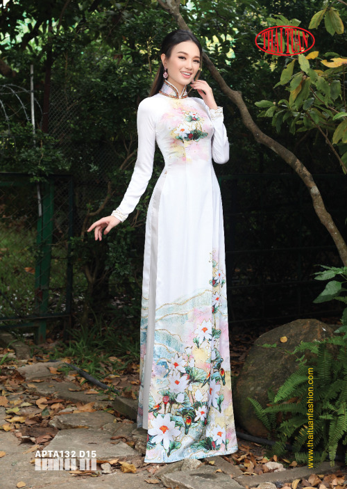 Vietnamese ao dai by Thai Tuan