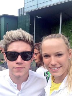  @CaroWozniacki: Highlight of the day was to meet @NiallOfficial and get a selfie taken with him! 🙈 #excited #wimbledon 