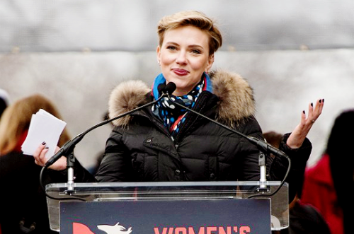 fymarveluniverse:Scarlett Johansson attends the Women’s March on Washington on January 21, 2017 in