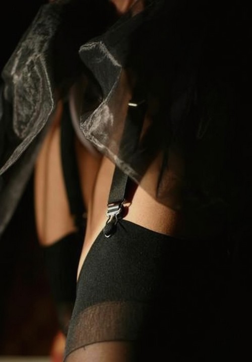 xjulietcharliex:babygirlssweetsurrendermmm I love the detail of Nylons and garters