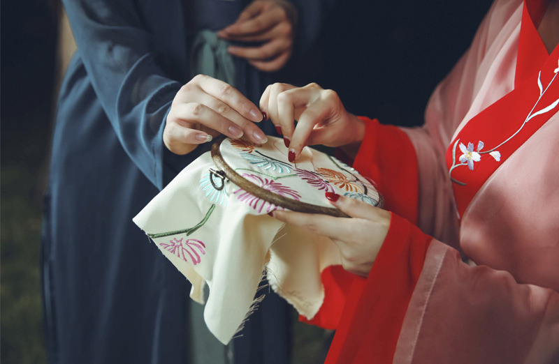 changan-moon: Traditional Chinese hanfu photography of Qixi festival by 古典新风尚.
