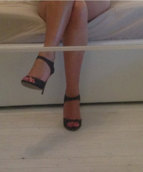 marketingslut: I’m wearing my favourite heels. Now I need someone to take me dancing x