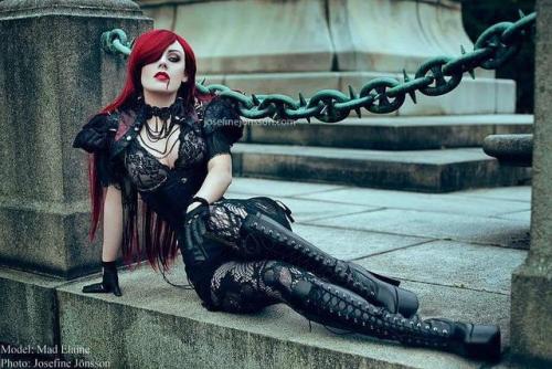 Model and styling: @mad_elaine_model #josefinejonsson #fashion #gothic #goth #redhead #makeup #woman