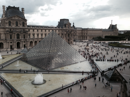 ombrume:probably the last picture from Paris I’m posting tonight, the beautiful pyramid at the