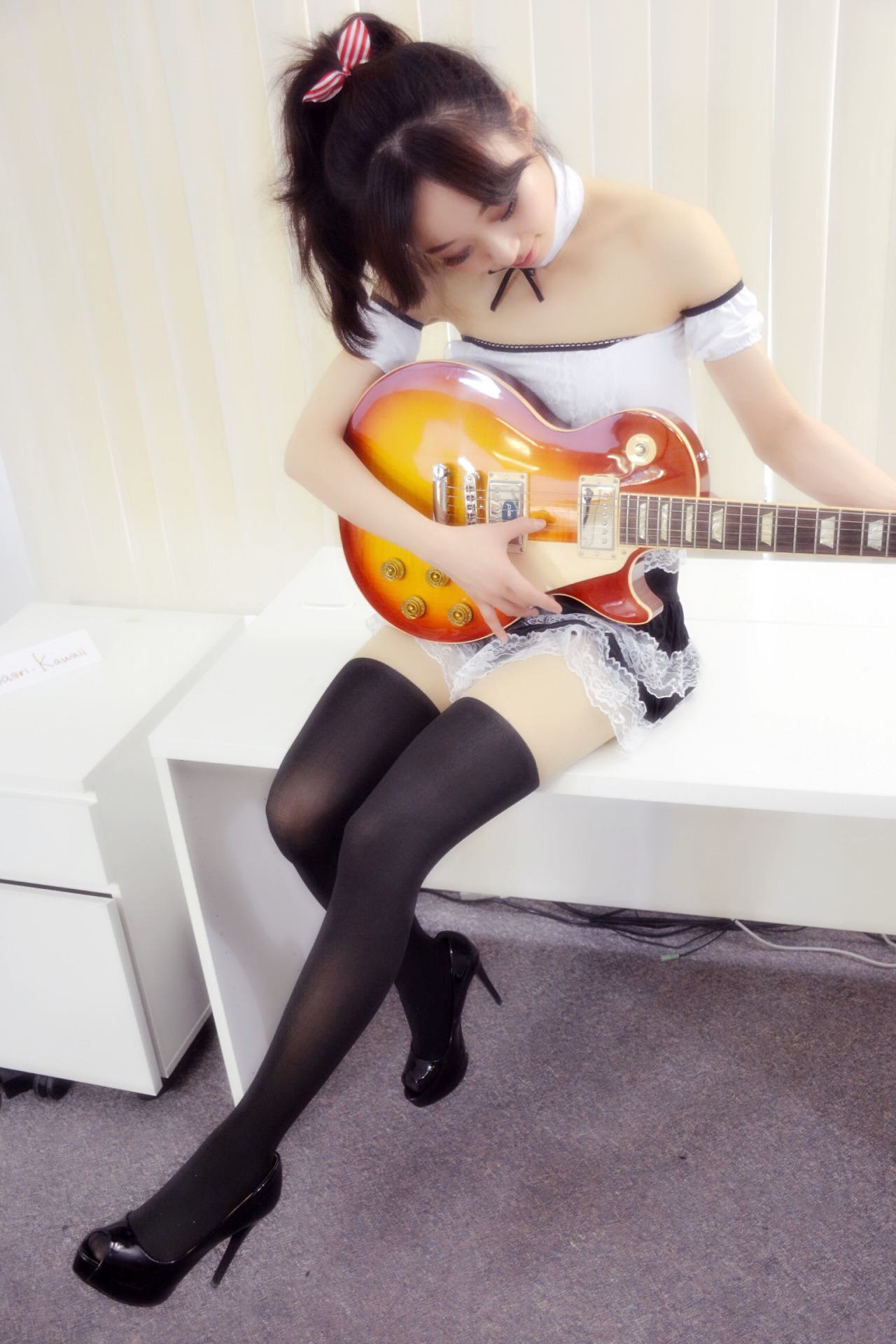 saori-kawaii:  New photo time @saori-kawaii​ ~~ my new Gibson Les Paul~~~ Do I