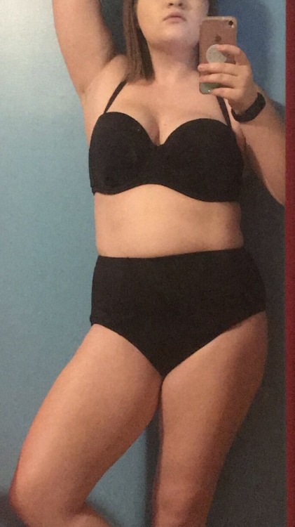 babygirlcaroline:  Someone needs to appreciate my body bc I’m sad and horny