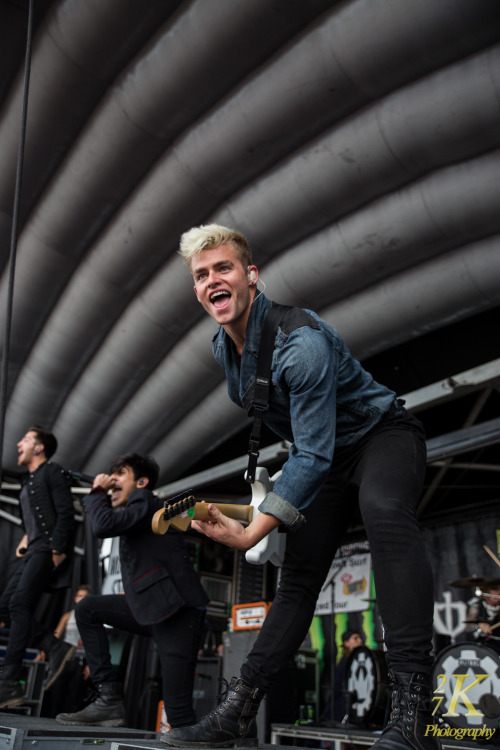 Crown The Empire - playing the Vans Warped Tour at Darien Lake (Buffalo, NY) on 7.8.14 Copyright 27K