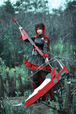 rwby-fan:  Ruby Rose - RWBY IV Ruby Rose - RWBY V by MonicaWos