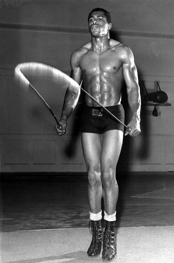 maleathletebirthdaysuits:  Ken Norton (boxer) born 9 August 1945 (d 2013) 