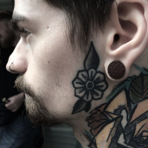 m0rphlne:  hudsontattoo:  Healed face tatt on my mate @jt_tattoo  I love that flower