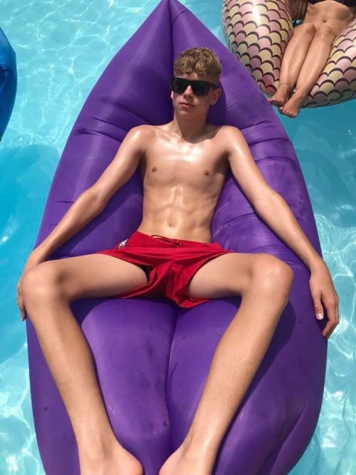 https://horniboisteenbois.tumblr.com/post/166277960620