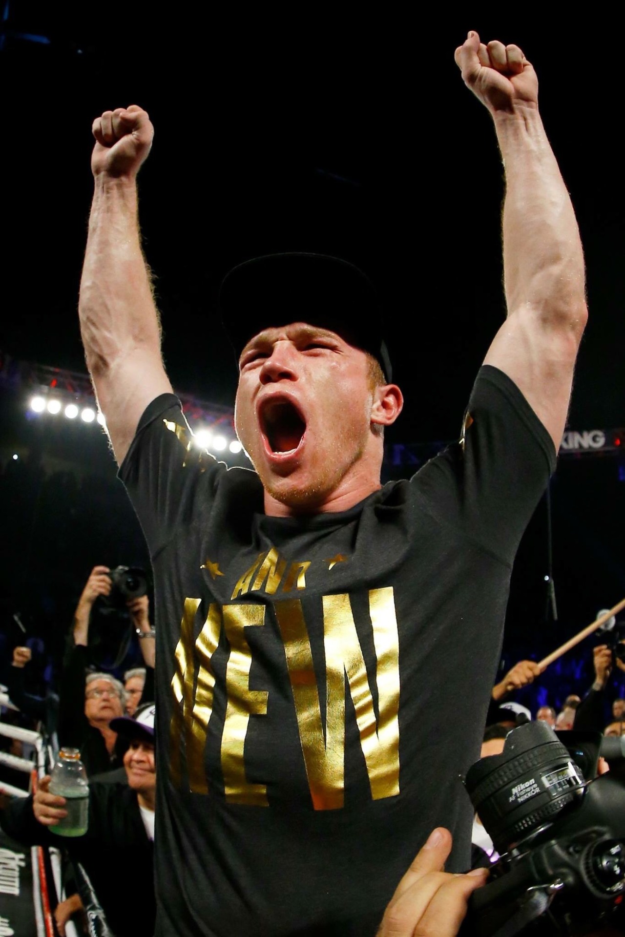 gatesprincess:  Canelo Wins!! 🇲🇽