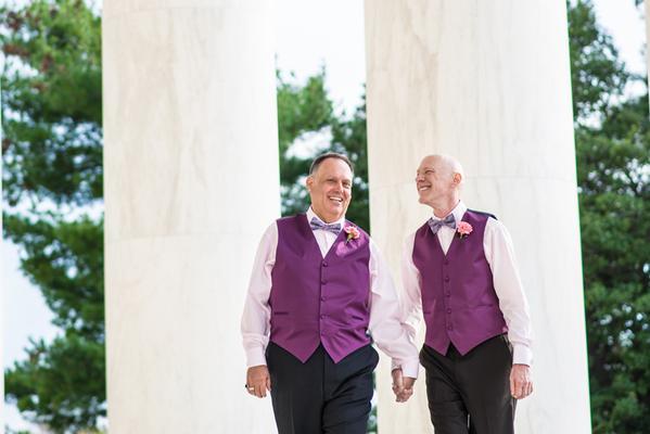 huffingtonpost:  #QueerLoveLooksLike: These Valentine’s Day Photos Have Us Falling