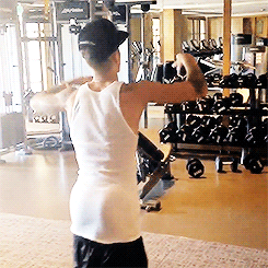 justin-bieber-world-official:  Justinbieber: Procrastinating in the gym haha 