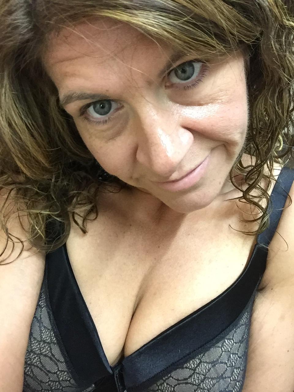 oursweetobsession-dm:  I love when she goes to the tanning bed😈 