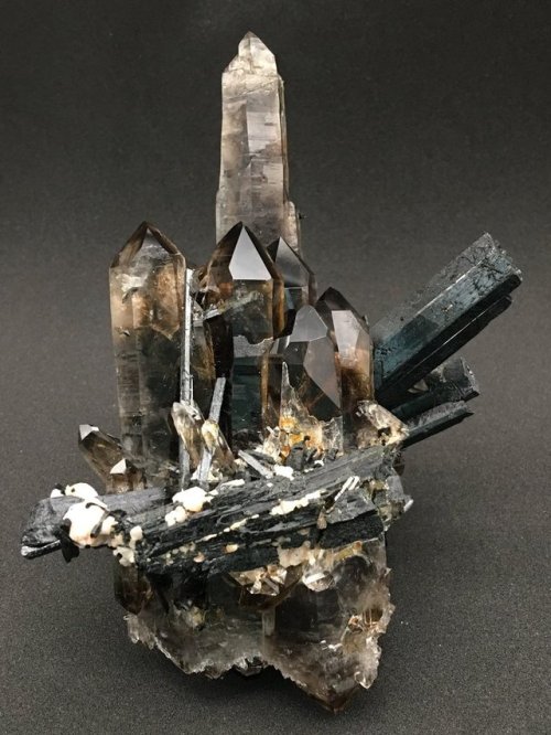 hematitehearts: Aegirine, Smoky Quartz &  Arfvedsonite Size: 14.5 x 10.2 x 8.0 cm Locality:  Mou